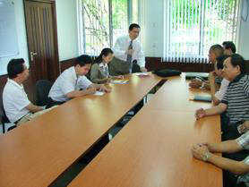 Minister Michael Jong Tjien Fa van RGB ontvangt vertegenwoordigers van de verschillende Chinese verenigingen. 
