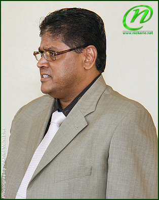 Chandrikapersad Santokhi (fotografie Akhiel Mahabier)