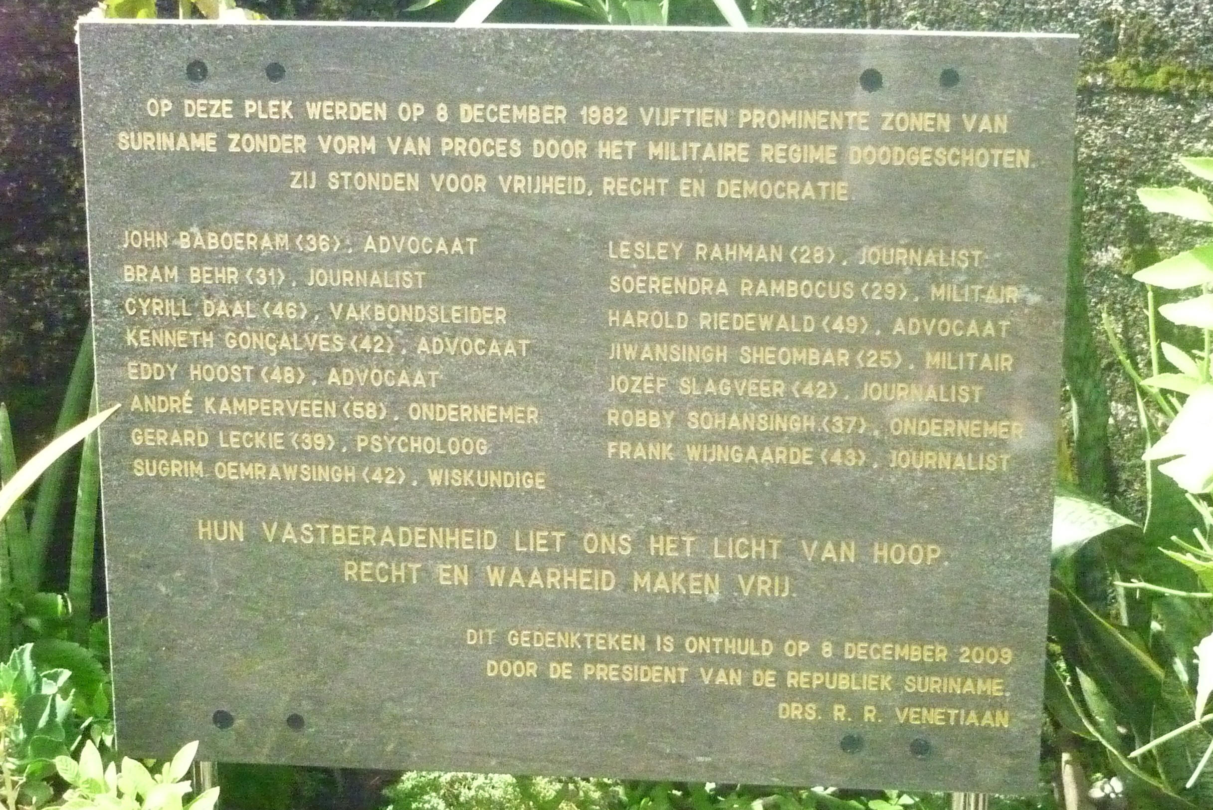 http://upload.wikimedia.org/wikipedia/commons/6/61/Monument_Decembermoorden.JPG