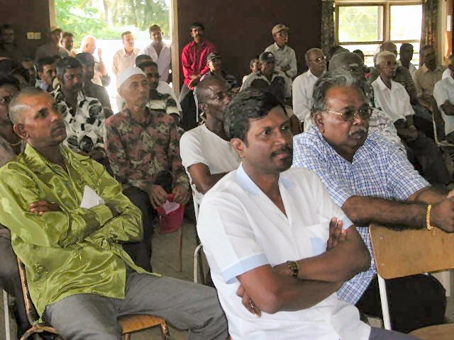 Foto: De vergadering van de SPBA afgelopen zondag was goed bezocht door boeren uit verschillende delen van het district Nickerie. Ongeveer 50 boeren uit Coronie waren naar Nickerie afgereisd om hun misnoegen kenbaar te maken bij het bestuur van de SPBA.-.