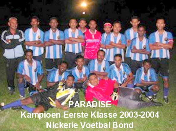 dWT foto / Beta Debidien:De kampioensploeg van Paradise. Door het kampioenschap te behalen speelt Paradise volgend seizoen in de hoofdklasse.-.