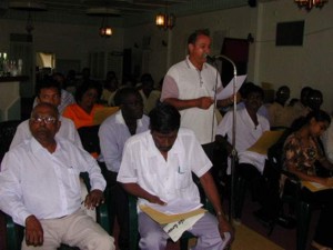 Foto:dWT foto / Beta Debidien Onderschrift:Voorzitter van de CLO Regio-West, Kenneth Donk, stelde heel wat vragen voor zijn organisatie tijdens de voorlichtingsbijeenkomst van het Staatsziekenfonds in Nickerie.-.