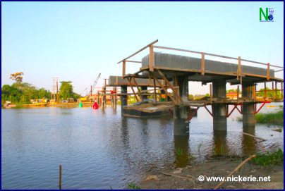 Brug in aanbouw Uitkijk -Hamburg (Saramacca)