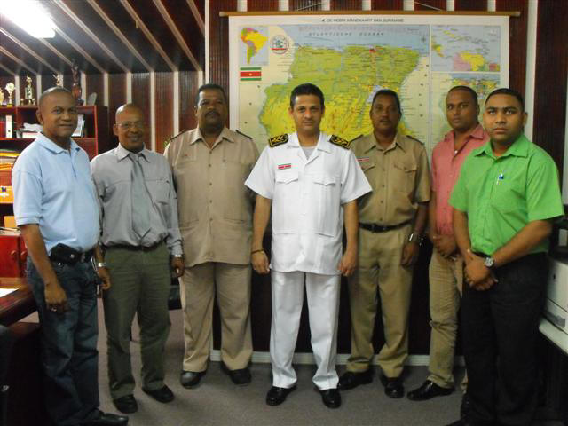 http://www.dbsuriname.com/dbsuriname/wp-content/uploads/2013/02/groepen_A2d_1ste_dag_bij_aankomst_002-Small.jpg
