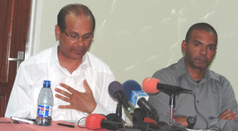 http://obsession-magazine.nl/wp-content/uploads/Minister-Rabin-Parmessar-van-Openbare-Werken-en-Mark-Rommy-waarnemend-directeur-Openbare-Werken_-Foto-Suriname-Herald-470x2601.png