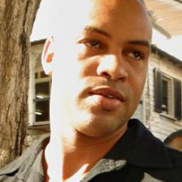 Drugs en wapen in kantoor Dino Bouterse