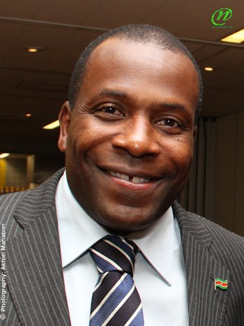 Stanley Menzo, voorzitter Stichting Suriprofs (Fotografie Akhiel Mahabier)