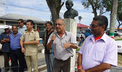 Kries Brindaben Panday, voorzitter van de Nickerie Volkspartij. Hij wil alle vijf zetels bemachtigen in Nickerie.     