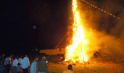 Holikaverbranding in het district Nickerie.