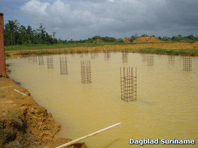 http://www.dbsuriname.com/dbsuriname/wp-content/uploads/2015/03/aFaundering-ziekenhuis-Wanica-verworden-tot-openbaar-zwembad.jpg