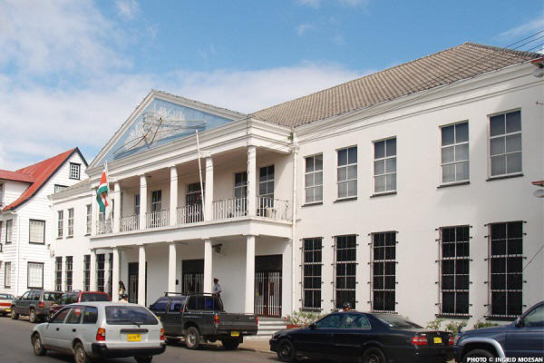 Drastische daling goudreserve CBvS