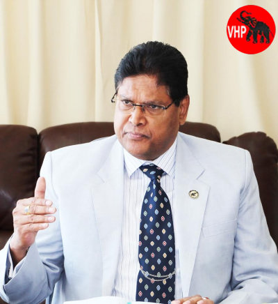 VHP voorzitter Chandrikapersad Santokhi