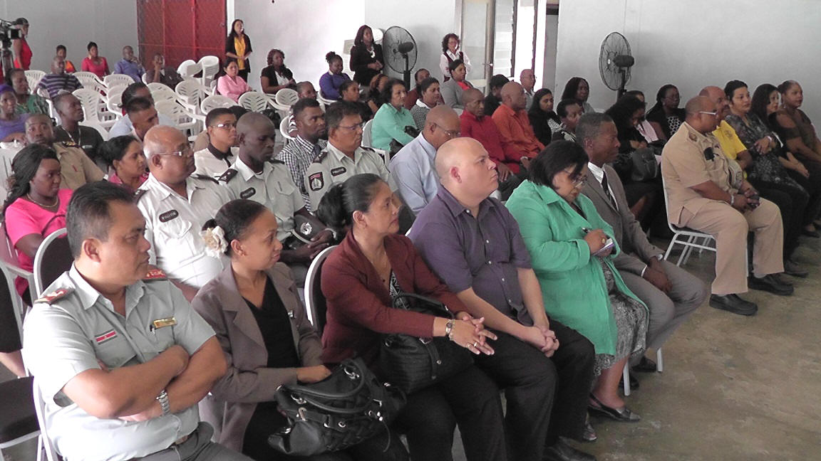 http://www.dbsuriname.com/dbsuriname/wp-content/uploads/2016/12/Meldpunt-geopend-stichting-Stibula.jpg