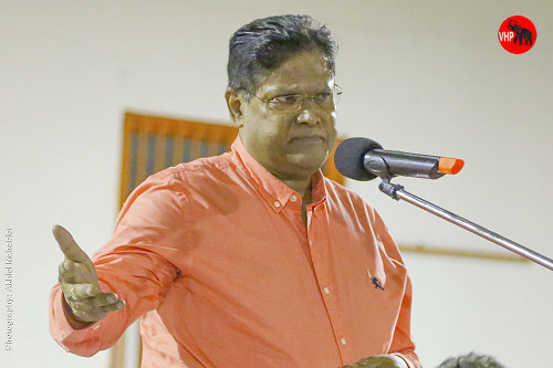 VHP- voorzitter Chan Santokhi  Fotografie Akhiel Mahabier