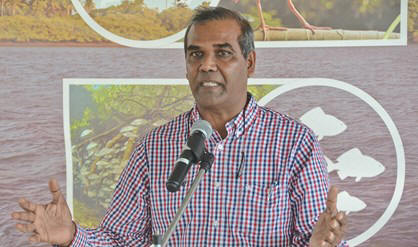 Professor Sewnath Naipal van de Anton de Kom Universiteit van Suriname.