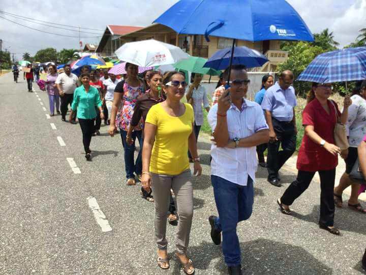 http://www.dbsuriname.com/dbsuriname/wp-content/uploads/2017/04/Nickerie-in-opstand-dag-2-2.jpg